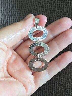Silver🤍 Triple3️⃣ Tier Ellipse Pendant - NWOT